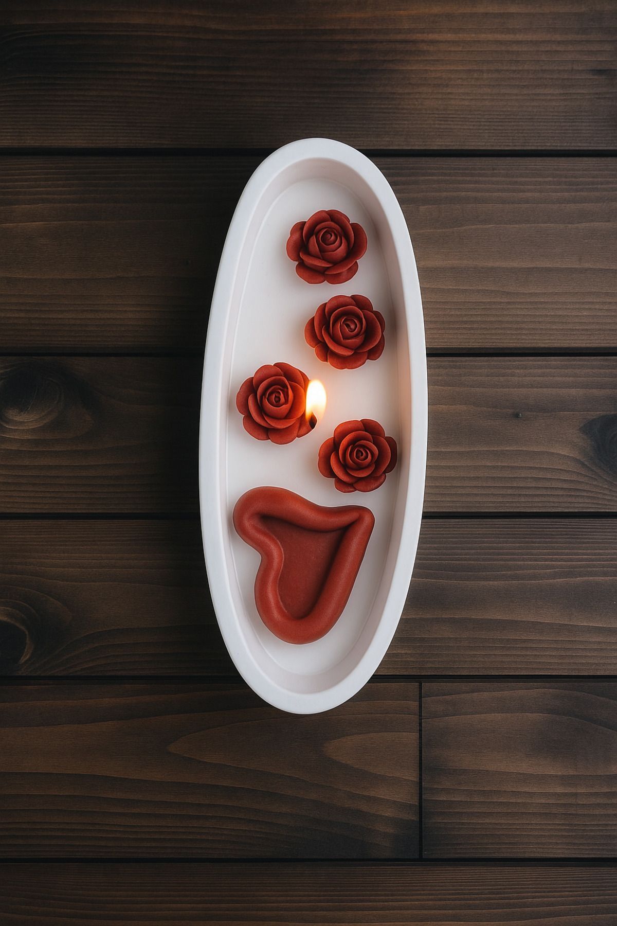 Oval Seramikte Kalp ve Gül Figürlü Romantik Mum – El Yapımı Dekoratif